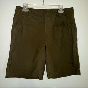 The North Face Hiking Shorts Outdoor Rip Stop Material Size 32 Inseam 9 in Olive